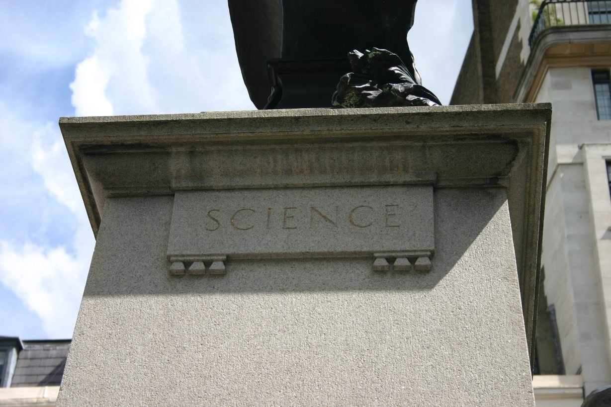 Joseph Lister's monument, London - 07.JPG